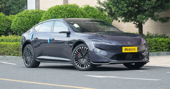 阿维塔12配置差异对比：差价3万，升级空气悬挂，多225马力，值吗