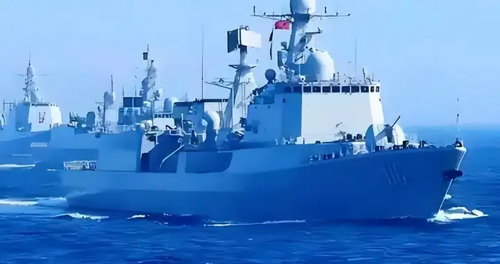 中俄兵力结合，055大驱带队四舰编队，直冲日本冲之鸟礁抗议无效