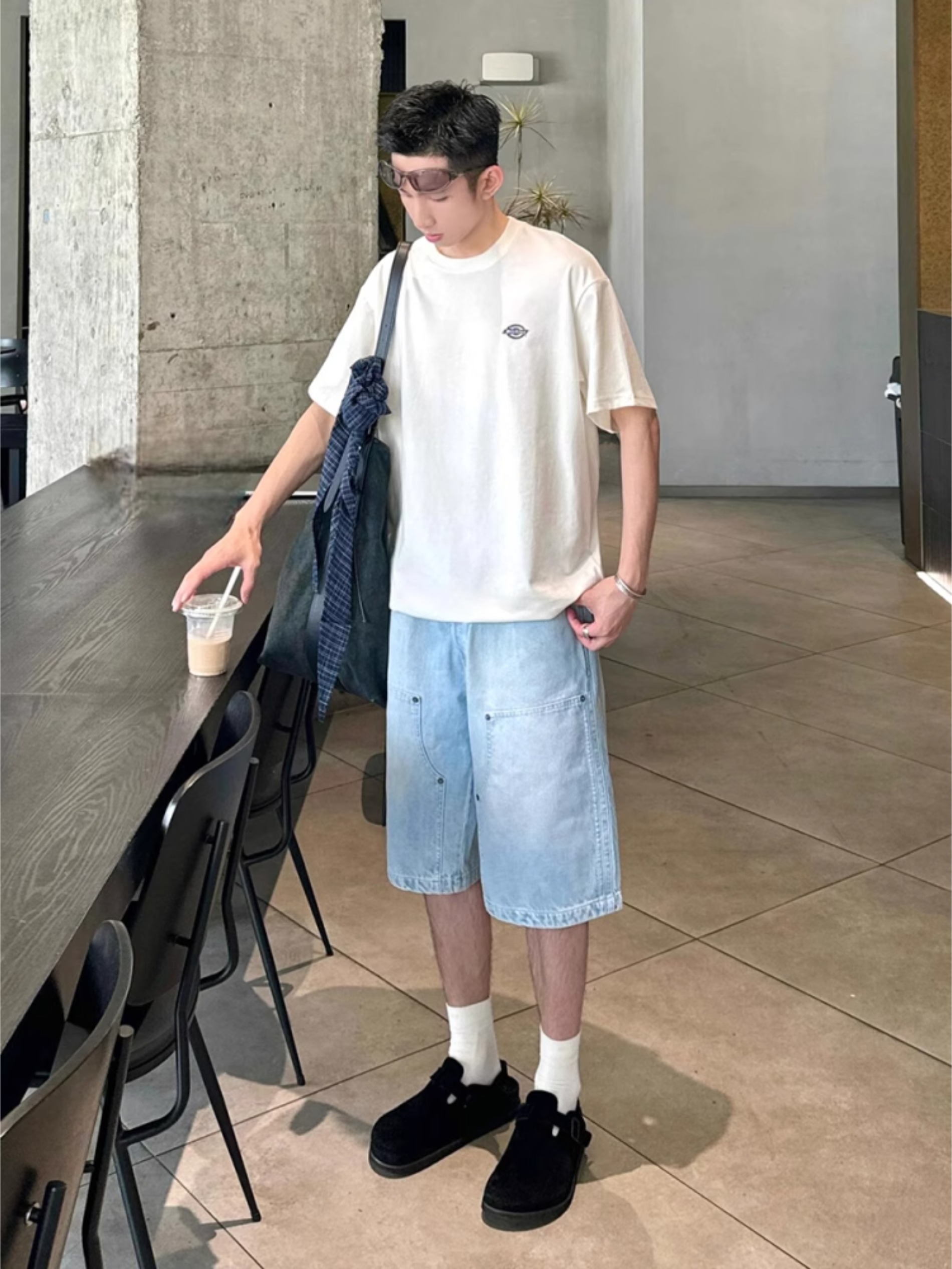 中蓝色铆钉牛仔短裤男夏季设计感双膝工装裤