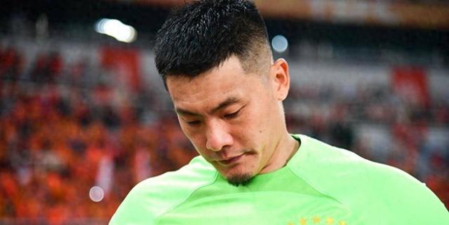 亚冠精英-王大雷屡神扑、泽卡替补制胜，泰山1-0柔佛重返晋级区
