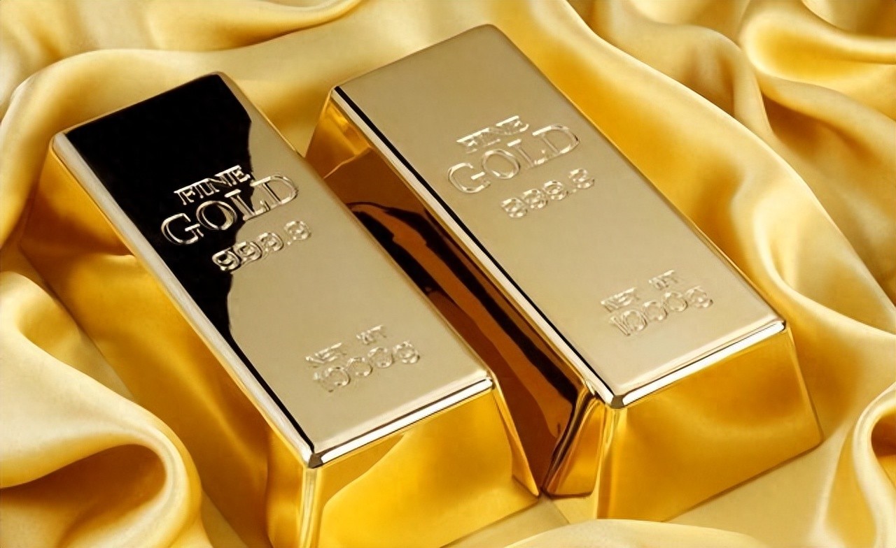 狂扫1000吨黄金，美联储慌了，金价杀到4500，中国暗藏底牌？