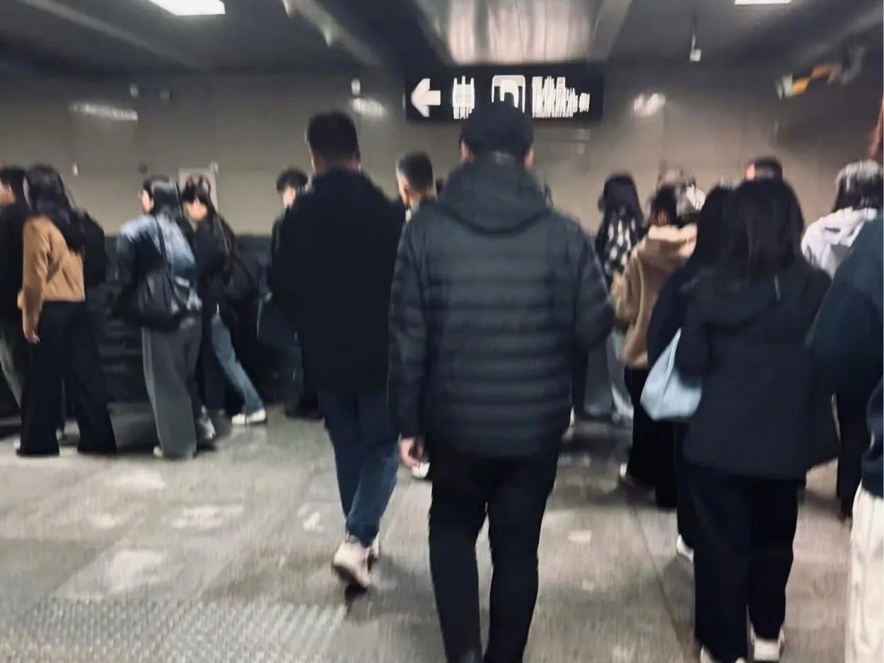 一降温，北京人又要穿上精心挑选的黑色羽绒服出门了