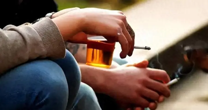 吸烟又火了？医生发现：血压高吸烟时，多留意4点，有益健康