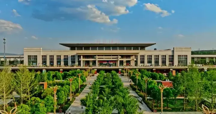 洛阳：高铁“十”字构架落地， 向全国性综合交通枢纽蝶变