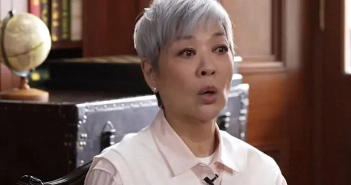 71岁女星与同性密友同居20年，称彼此没爱情，两度离婚不喜欢同性