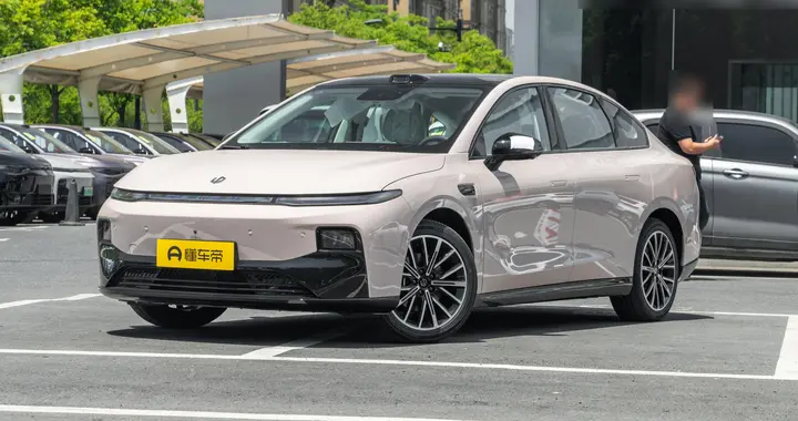 8.98万起，纯电续航650km，激光雷达+8295芯片，零跑B01有多香？