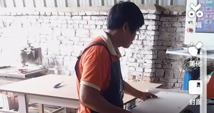全屋定制关键工序封边实拍，工艺好坏直接决定衣柜耐用度