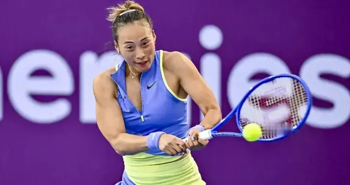 好消息！郑钦文赢了，帕克斯发球再猛也没用，下轮碰莱巴金娜