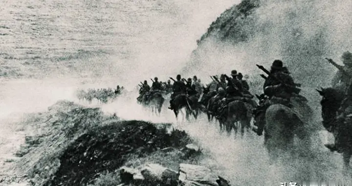 1945年，日军残忍屠戮小山村，一个15岁的少年死里逃生