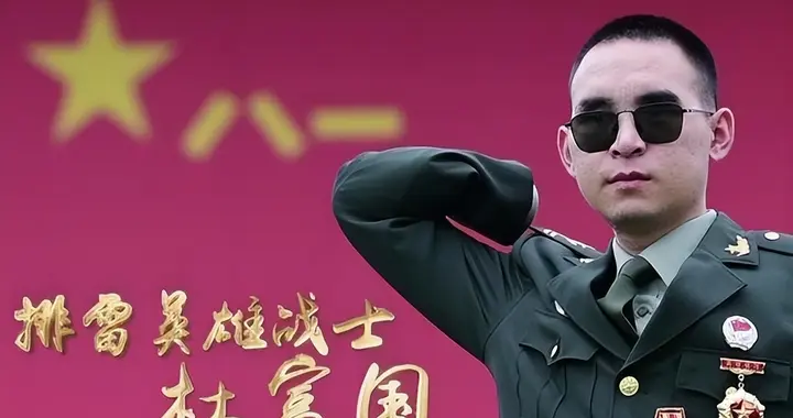 一等功臣杜富国，晋升高级军士长后，离提干还有多远？