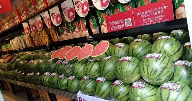 外网彻底看不懂了：中国卖不掉的西瓜，为什么最后全城都在买？
