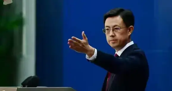 日记者刻意“找茬”，外交部：直接反将一军，怼的日媒哑口无声