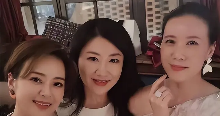 曾是新老娘舅“铁三角”，离开上海台4年后，50岁的状态令人羡慕