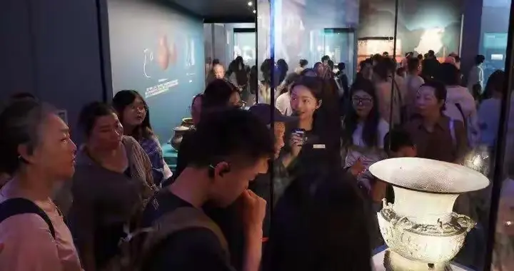 燃爆了！单日超3.1万人次！三峡博物馆这个五一被挤爆！