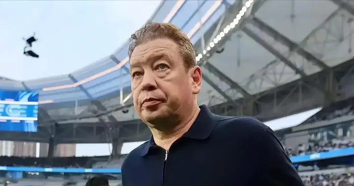 媒体人苗原表示，他不理解上海申花为什么不解雇主教练斯卢茨基。