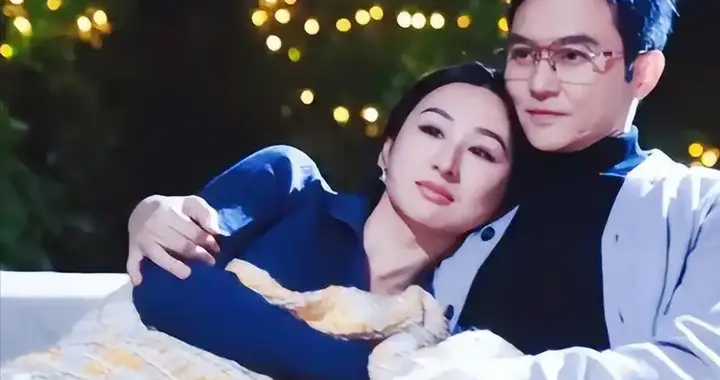 55岁张智霖重回TVB！搭小20岁女星演亲密戏，不怕袁咏仪发飙