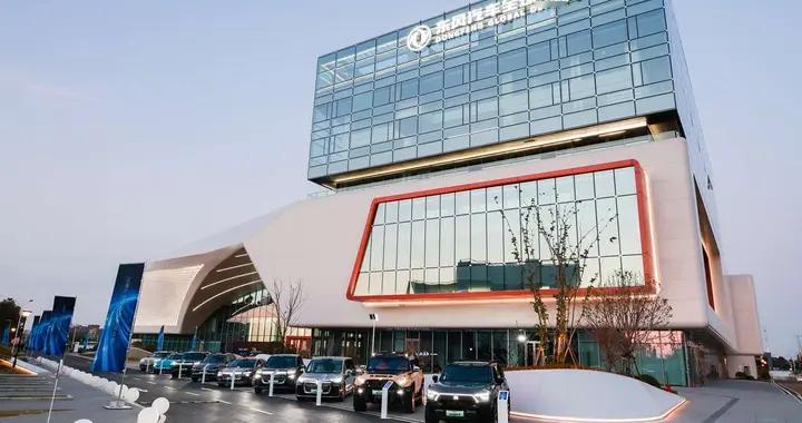 岚图泰山订单爆棚催动产销冲刺 千人合作伙伴立下保供军令状