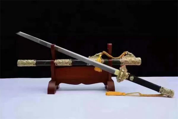 唐刀刀法 唐刀的杀伤力大是因为自带血槽吗?-