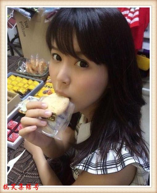 搞笑内涵图：妹子天气太热，只能这样出来乘凉了