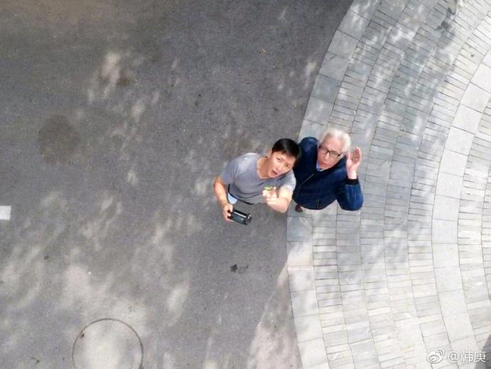 国庆中秋长假，所有明星都在工作或者度假！只有韩庚与众不同