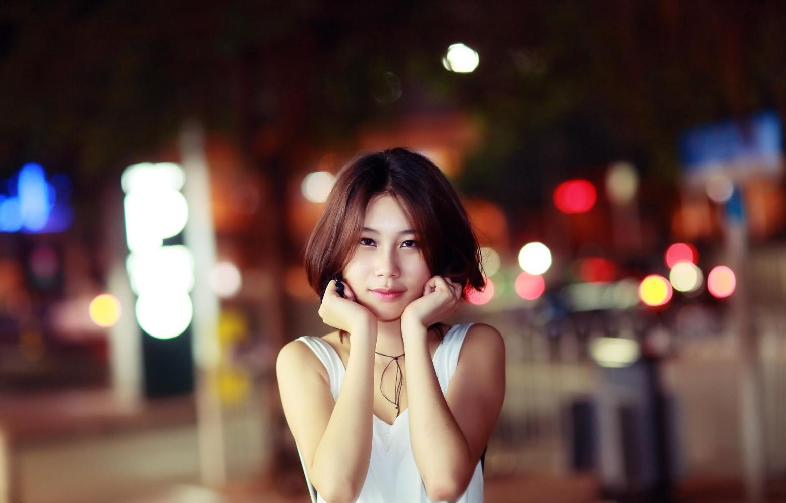 不要相信别人说你朋友的坏话, 如果相信了, 那么还做什么朋友!