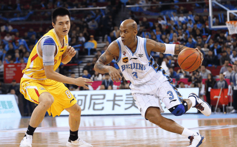 四种拜佛过人动图 马布里拜佛晃飞CBA小伙子