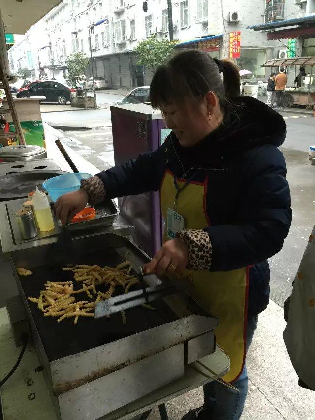 路边摊小吃又怎样,他一年照样赚十万,奇胜教育