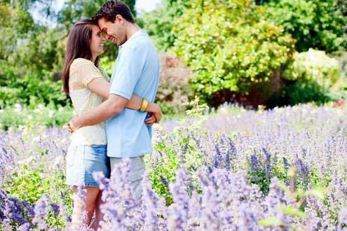 约会期间, 男人和女人在餐厅吃饭, 女人最讨厌男人四种行为!