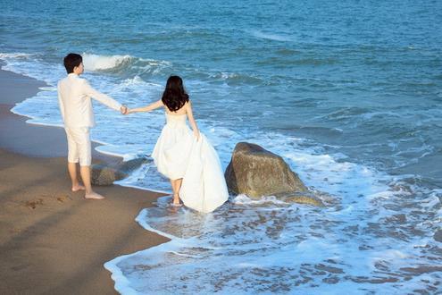 女人很喜欢你, 她会有六个表现!