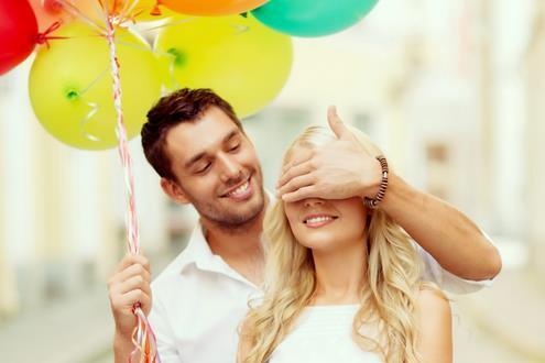 女人很在乎你, 她才会有四个表现!