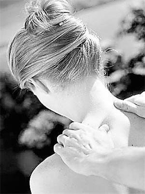 年轻人肩膀痛 写字肩膀痛-南昌圈圈网