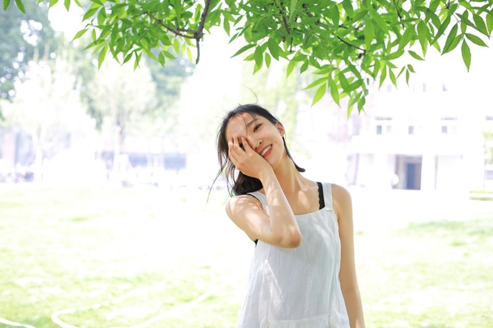 我不祈求用我的真心换取你的真爱, 只是人生的无奈, 又怎能暗然消匿于卷帘西风中