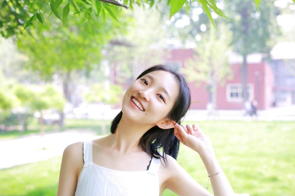 我不祈求用我的真心换取你的真爱, 只是人生的无奈, 又怎能暗然消匿于卷帘西风中