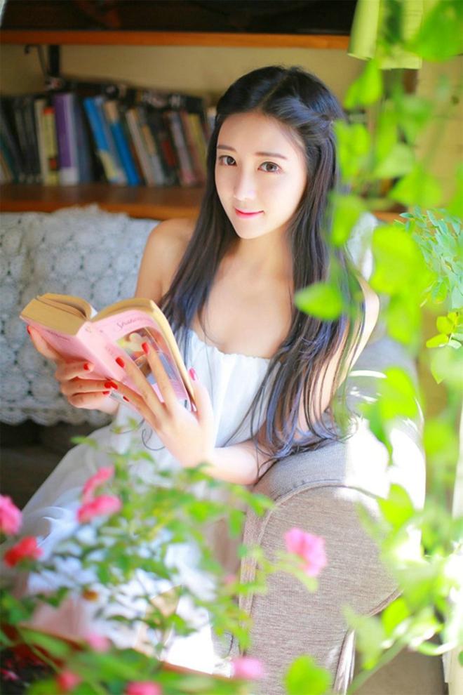 无尽的思念, 无尽的等待! 你可觉得, 这清澈的岁月之流, 似变成透明的凝冻