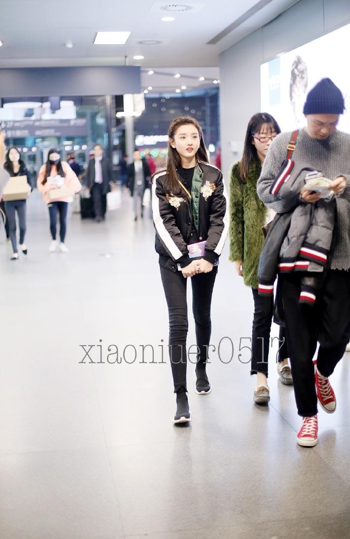 宋祖儿真的长开了! 165的身高凹出2米大长腿, 网友盯着第三张不放 - 263财富网