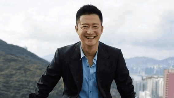 吴京首登杂志封面, 吴京的断指也被P回来了, 每一张都很男人