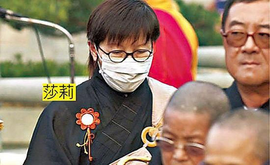 财经媒体 正文  媒体报道,香港歌坛天王谭咏麟原配杨洁薇(莎莉)出家为