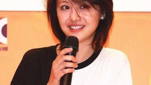 郑爽签售会耿直素颜亮相? 粉丝全网炸毛