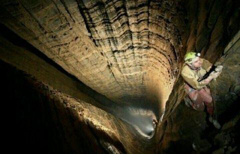 世界最深钻洞传来类似人类的呼喊声, 地底人到是幻想还是真实存在?