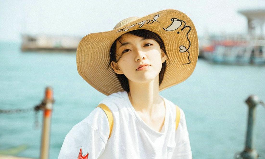 每个人都在心灵深处有一花冢, 埋藏那比滂沱更凄美却不为外人道的情感。而这座花冢, 被寂寞上了一道锁