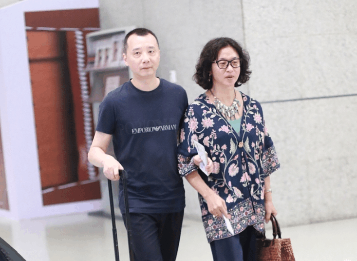 金星现状: 节目遭停播, 变形后遗症十分痛苦, 面容憔悴!