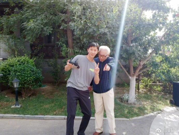 国庆中秋长假，所有明星都在工作或者度假！只有韩庚与众不同