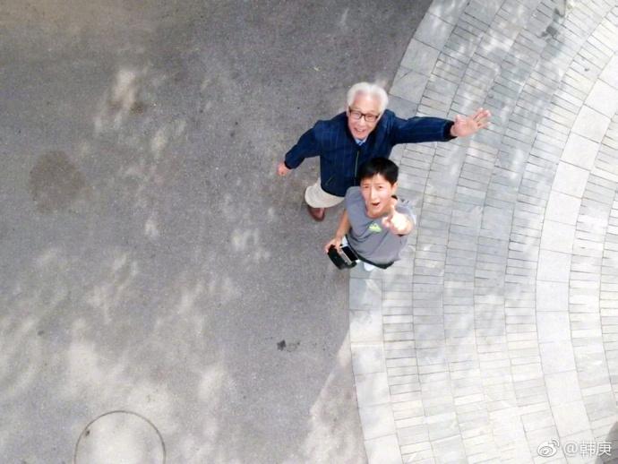 国庆中秋长假，所有明星都在工作或者度假！只有韩庚与众不同