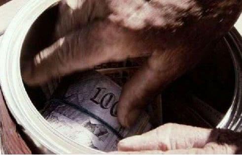 男子买油漆被骗, 放置12年后, 打开一看价值28万!