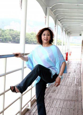 她踢过成龙、打过洪金宝, 骂的星爷不敢说话, 如今却无戏可拍