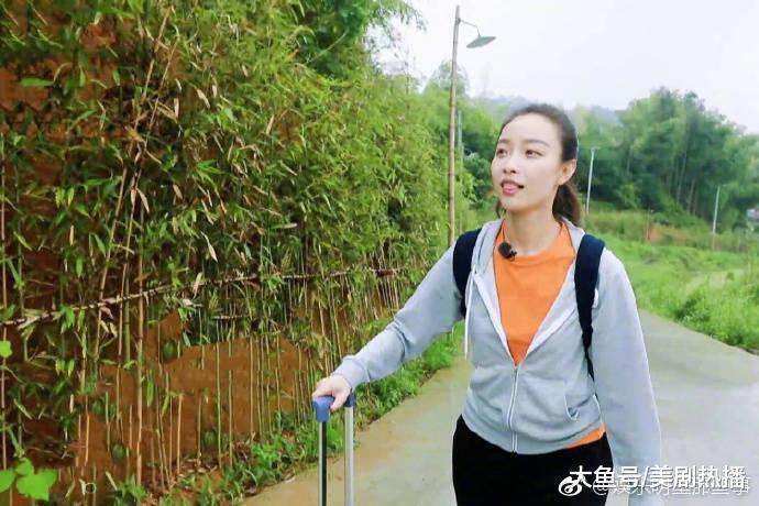 杨颖倪妮首次一起登台真人秀! 不过一个是时尚达人一个是普通路人