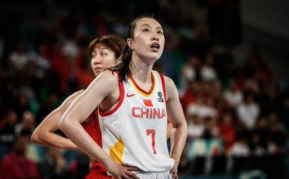 中国女篮67-81不敌法国，最