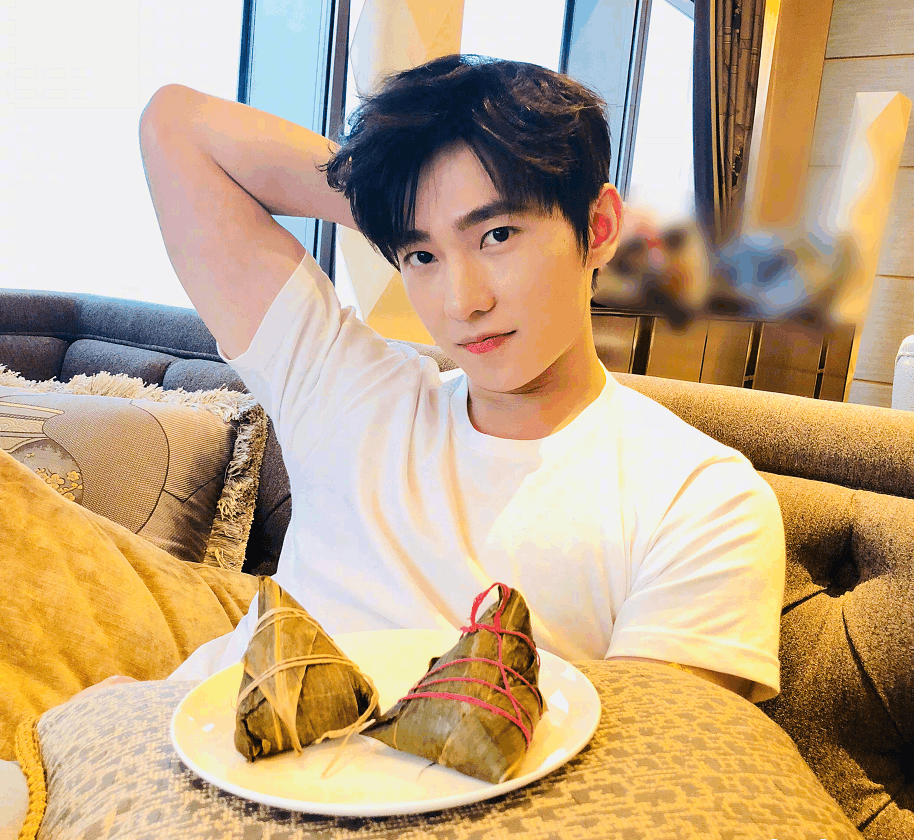 杨洋的脚, 易烊千玺的手, 蔡徐坤的胸肌…现在的