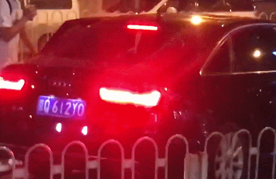 张恒承认与郑爽恋情, 遭人diss不适合, 却温柔维护郑爽, 情商超高