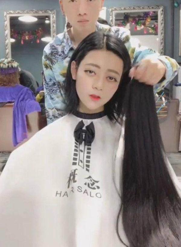 00后小女孩神似迪丽热巴, 接完长发后简直美出新高度!
